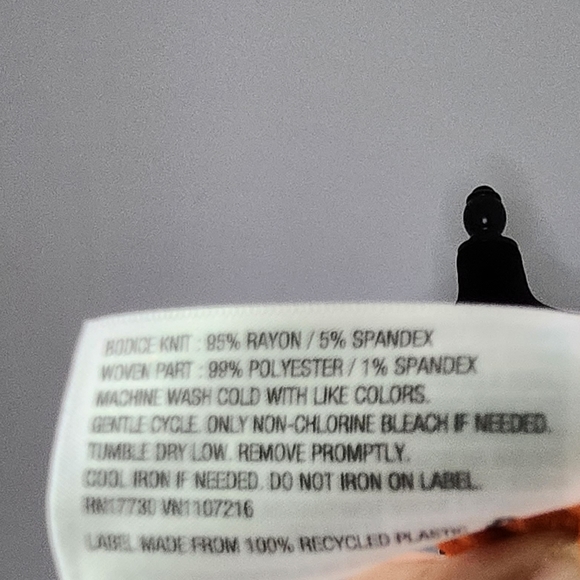 Merona Shrink resistant flowy top - Picture 5 of 9